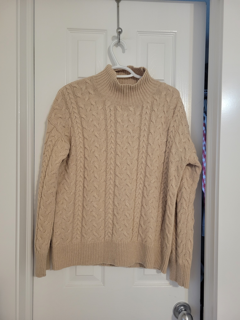 Classic Cable-Knit Turtleneck Wimen Sweater in Beige Size M